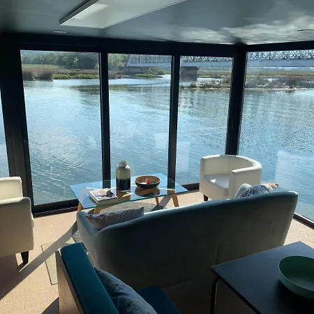 Reina Sofia Houseboat River View Botel Caminha