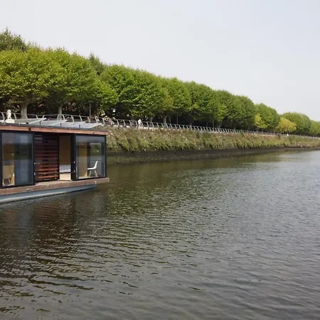 Reina Sofia Houseboat River View
