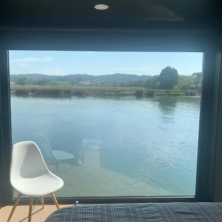 Botel Reina Sofia Houseboat River View Caminha